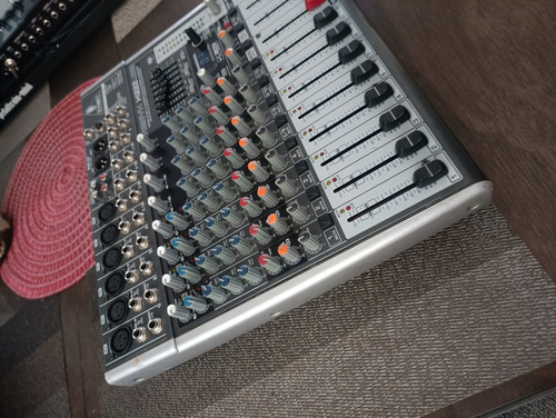 Behringer X1222usb Mixer Interfaz 12 Canales Con Case (Usado)