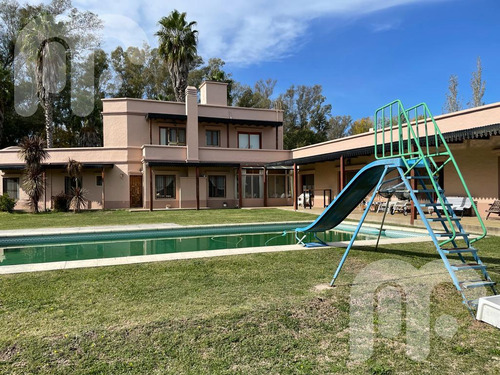 Venta De Casa De 4 Dormitorios En Campos De Roca