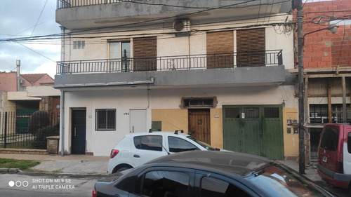 Imagen 2 de 20 de Dpto 3 Ambs Primer Piso Por Escalera Frente