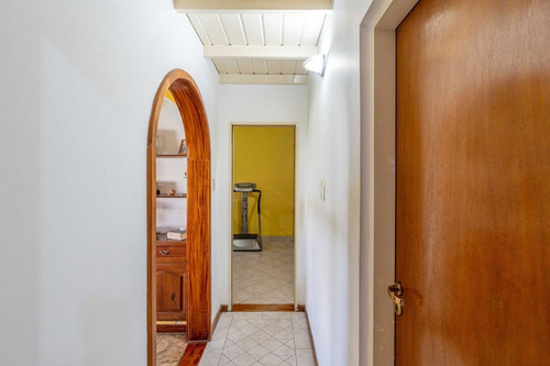 Imagen 8 de 27 de Casa En Amplio Terreno De 490m2 En Circ 1 - Ciudad Evita