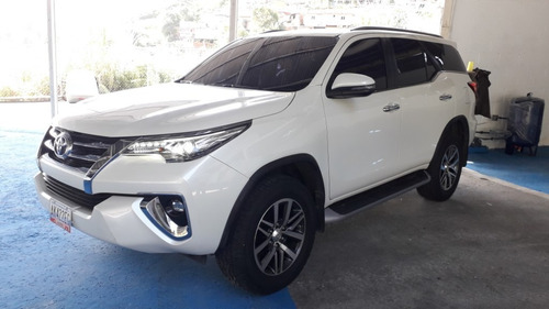 Imagen 1 de 9 de Toyota Fortuner