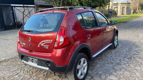Imagen 7 de 12 de Renault Sandero Stepway 1.6 Confort 105cv 2010