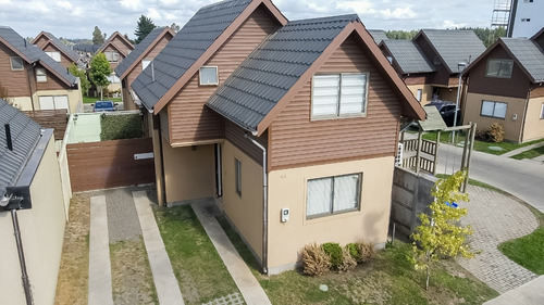 Arriendo De Hermosa Casa Amoblada En Condominio Los Encinos.