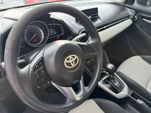 Toyota Yaris 1.5 R Le Mid Sedan At