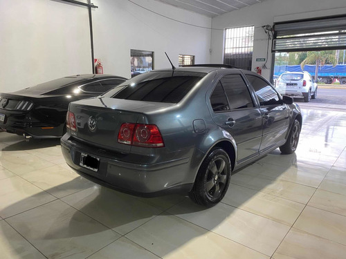 Imagen 5 de 22 de Volkswagen Bora 2010 2.0 Trendline 115cv Tiptronic