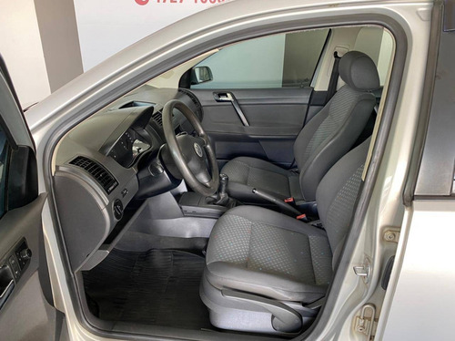 Imagem 9 de 10 de Volkswagen Polo Sedan 1.6 Mi 8v Flex 4p Manual