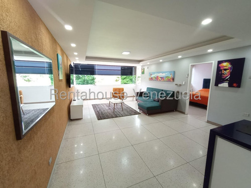 25-23520 Amplio Apartamento En Venta En El Paraíso
