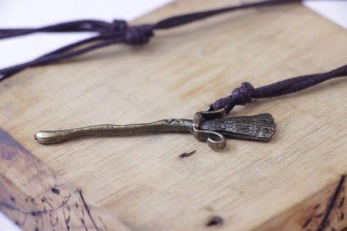Colar Artesanal Geek - Harry Potter - Vassoura De Quadribol