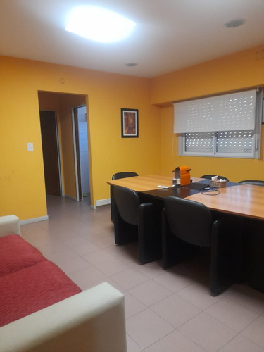 Importante Galpón/depósito Con Oficinas En Castelar Norte