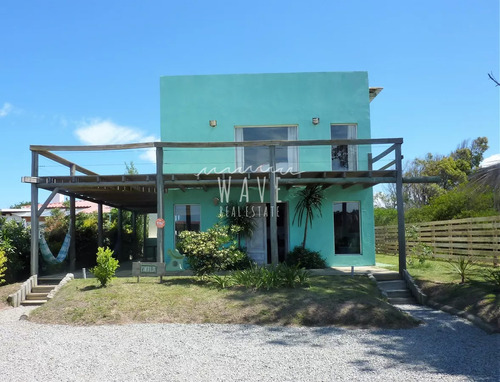 Simpática Casa A Metros Del Mar