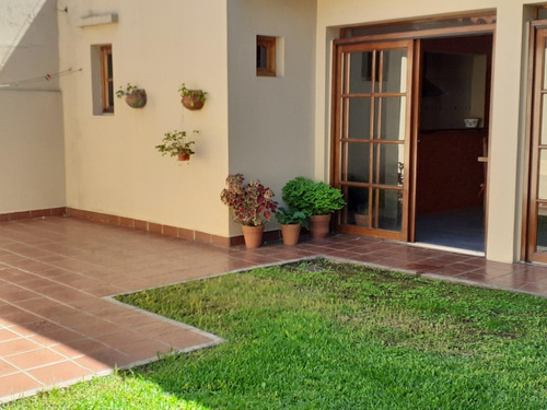 Imagen 20 de 30 de Chalet Sobre Lote De 10 X 32 - Parque Ayerza - Castelar Nort