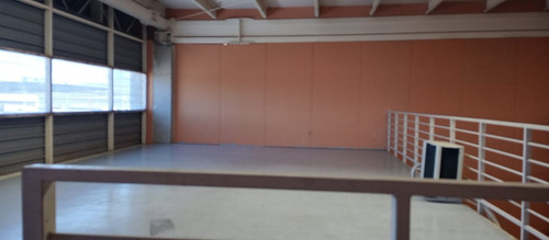 Excelente Bodega Con Racks Y Bajos Gastos Comunes