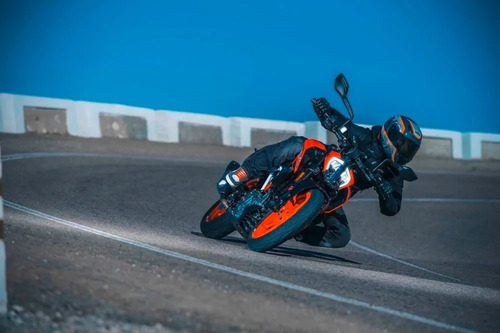 Imagen 10 de 16 de Duke 390 Km Moto Deportiva Financiada Urquiza Motos 2023