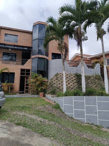 En Venta Espaciosa Casa Con Anexo En El Hatillo