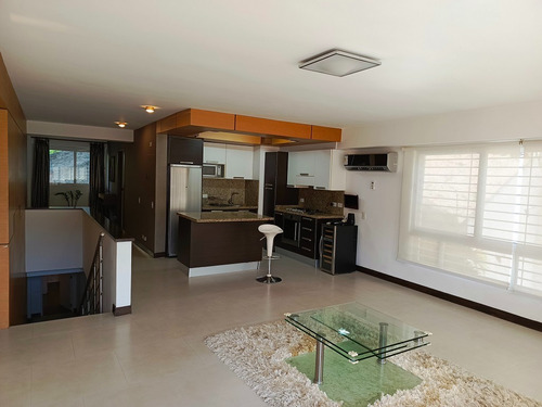 Town House En Venta Urb. El Peñón Baruta