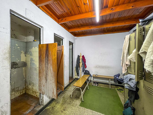 Mega Local En El Cruce Alberdi Con 1340m²