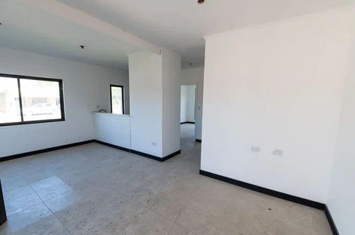 Departamento En Venta - 2 Dormitorios 1 Baño - Cochera - 95mts2 - Venado Tuerto, Santa Fe