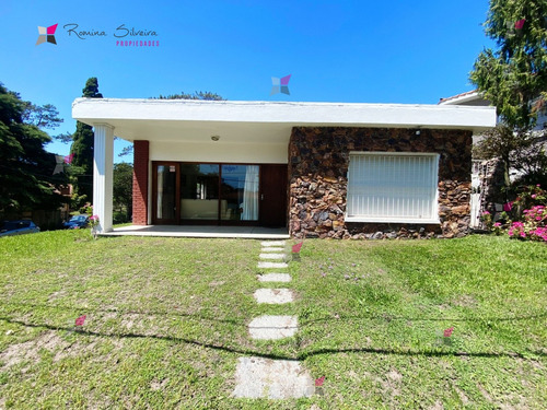 Casa En Alquiler En La Mejor Zona De Playa A Mansa 