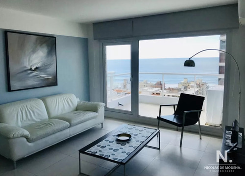 Venta De Apartamento Céntrico De Dos Dormitorios En El Corazón De La Península De Punta Del Este