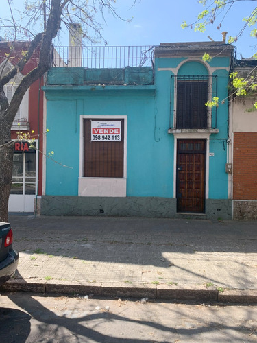 Se Vende Casa, 2 Dormitorios, Barrio Atahualpa, A Metros De Bvar. Artigas