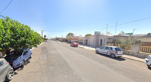 Casa De Un Nivel Con Excelente Ubicacion, 3 Recamaras, 2 Baños, 1 Lugar De Estacionamiento Con Uso De Suelo