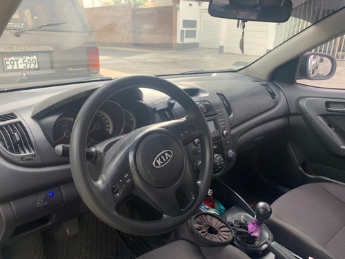 Vendo Auto Marca Kia, Modelo Cerato 2013, Color Plata