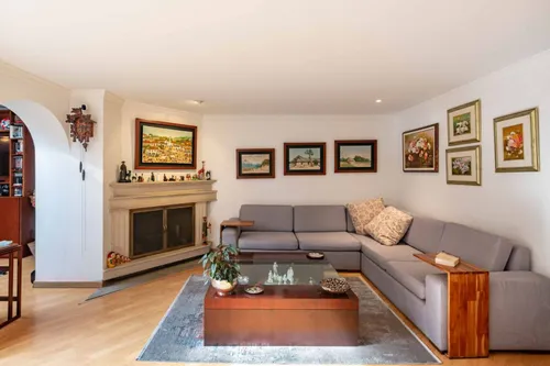 Apartamento En Venta En Chicó Navarra. Cod V22115