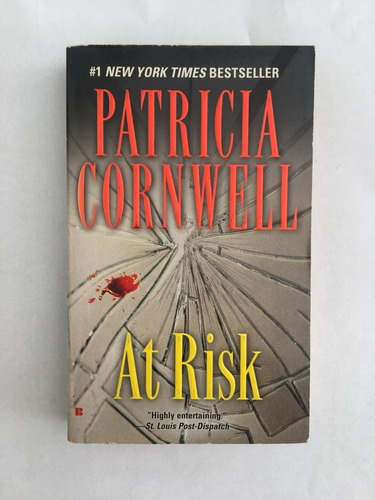 Libro Inglés At Risk Patricia Cornwell Ed. Berkley