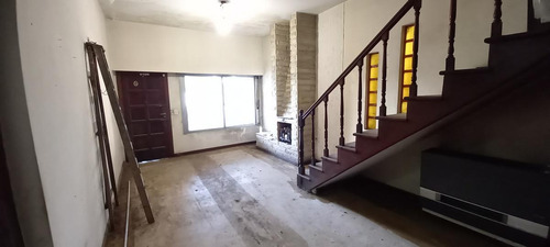 Imagen 3 de 14 de Laprida 140 - Casa 4 Ambientes Y Dependencias A Reciclar - Quilmes Oeste