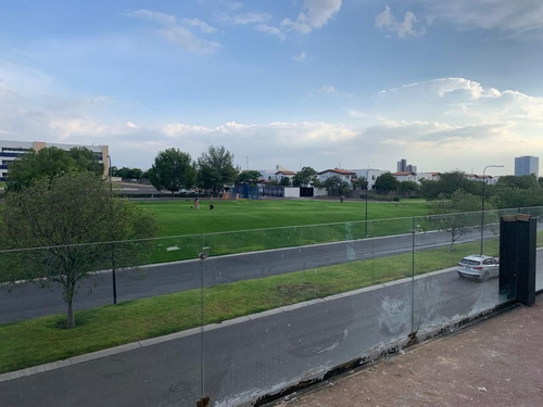Imagen 1 de 4 de Local En Planta Alta En Venta La Reserva El Campanario Quere