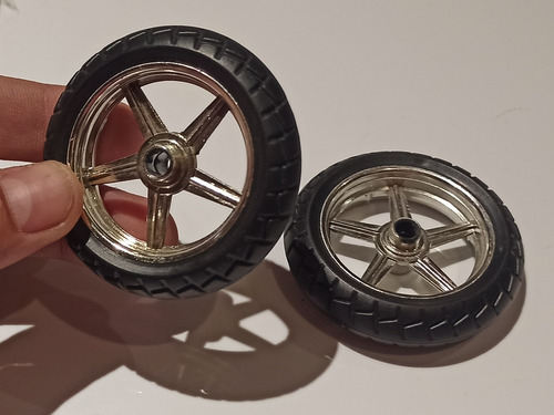 Imagen 3 de 9 de 2 Ruedas Plásticas Para Maquetas Motos De Juguete 5,5 Cm