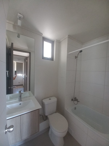 Metro Lo Ovalle Departamento En Arriendo 2d+2b Codxy101408