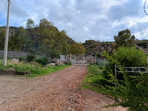 En Venta Terreno De 10,320.51 M2 Con Casa E Instalaciones Al Pie Del Cerro Del Picacho