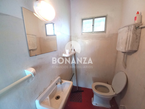 Casa En Venta. Piriápolis, Bella Vista. 4 Dormitorios, 3 Baños. 3052 M² De Terreno. A 200m De La Playa.