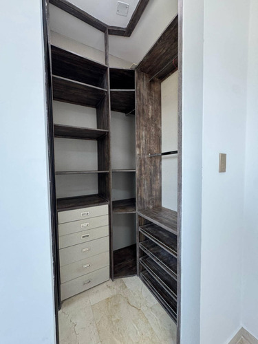 Liliana Martinez Apartamento En Alquiler. Resd. Gran Mandalay, Urb. El Bosque, Valencia