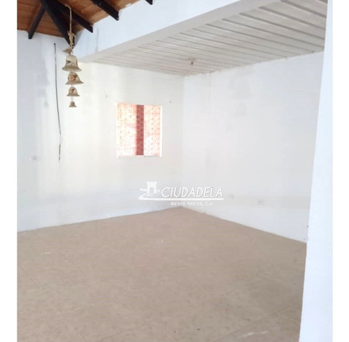 Imagen 4 de 7 de En Alquiler Casa Urbanización Lomas Del Viento