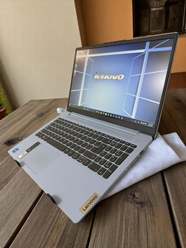 Lenovo Ideapad Slim 3, 15.6 , Core I3 13th, 256 Ssd Celeste (Reacondicionado)