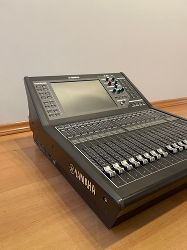 Mesa Digital Yamaha Ql1 Com Case Semi Nova (Usado)