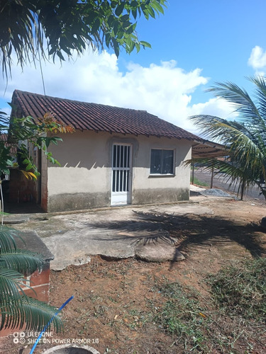 Vende-se Casa 2qts Sala Cozinha Banheiro.