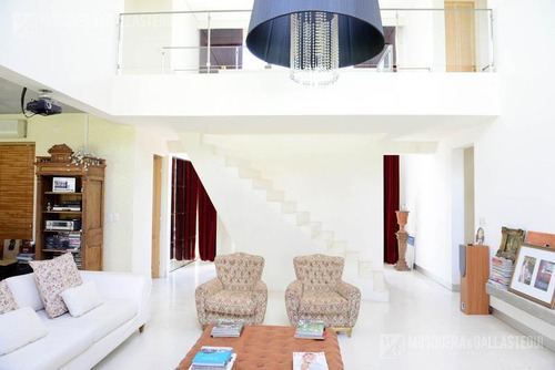 Imagen 7 de 21 de Increíble Casa De Estilo Moderno En Santa Catalina - Villanueva