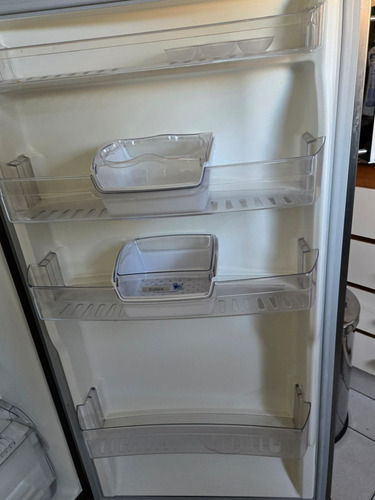 Heladera Whirlpool Wrm39ck Nofrost 340ls Color Inox Detalles Gris (Usado)
