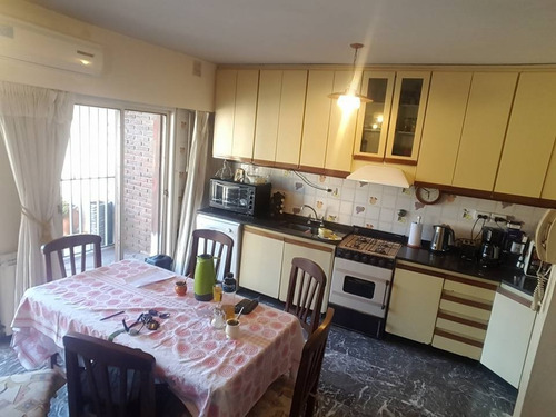 Nuevo Valor!!! Unico Chalet En Dos Plantas Hermoso Con Amplio Parque Quincho Piscina!! Tomo Menor Valor En Parte De Pago F: 7445