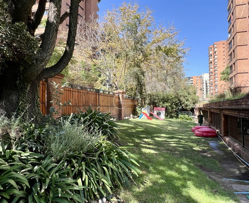 Departamento En Venta De 4 Dorm. En Las Condes .metro.