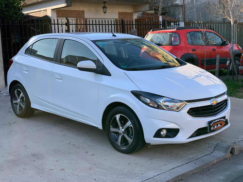 Imagen 1 de 10 de Chevrolet Onix 2017 1.4 Ltz 98cv
