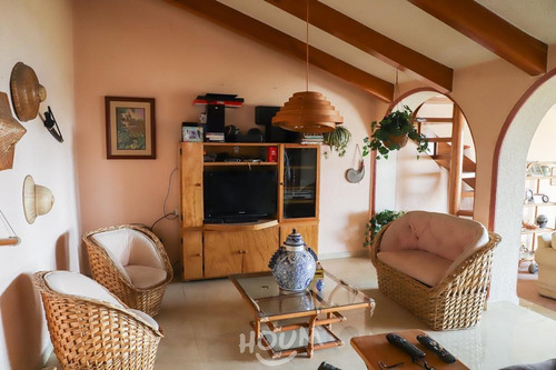 Casa En Lomas De San Mateo, Naucalpan De Juárez Con 3 Habitaciones