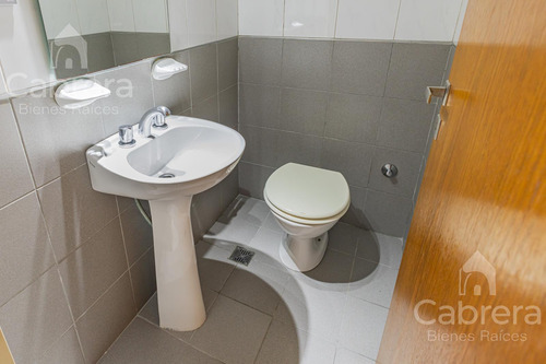 Venta Departamento De 2 Dormitorios Con Cochera En La Plata.
