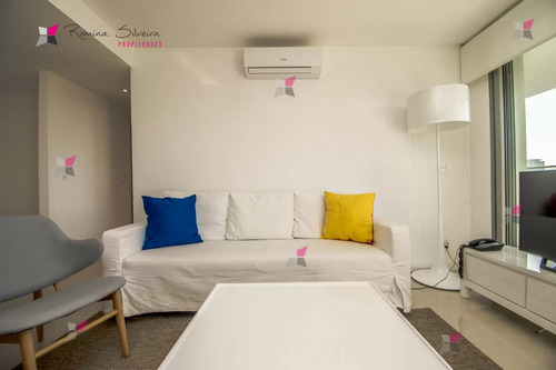Venta De Apartamento De 2 Dormitorios Y Dependencia En Torre Esmeralda Punta Del Este