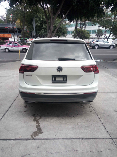 Imagen 4 de 14 de Volkswagen Tiguan 2019 5p Highline L4/2.0/t Aut