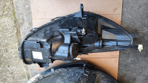 Imagen 3 de 4 de Semioptica Renault Clio Lv Leer Descripción