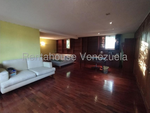Casa En Venta En Prados Del Este Calle Cerrada Tres Niveles